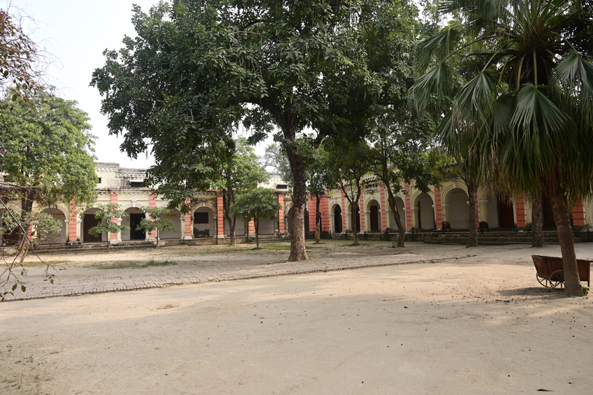 Tilak dhari College