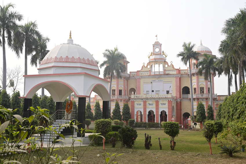 Tilak dhari College